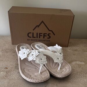 Cliffs by WHITE MOUNTAIN White Floral Sandals